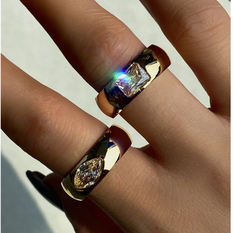 Nhẫn Nữ Bản To Đính Đá Nhân Tạo Titan Ko Đen TT 4380