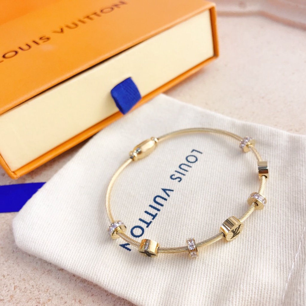 Vòng Tay Louis Vuitton Bằng Thép Titan Họa Tiết Chữ LV Sang Trọng Thời Trang