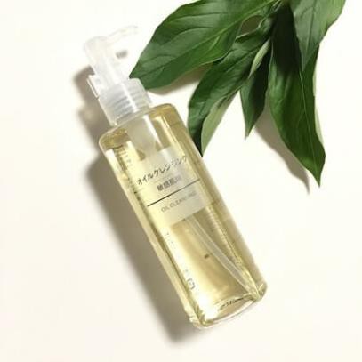 Dầu tẩy trang Muji Oil Cleansing 200mlCHÍNH HÃNG Tẩy sạch bụi bẩn và lớp trang điểm mà không làm mất đi độ ẩm của da