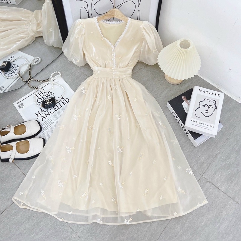 ĐẦM MIDI VOAN NUDE HOA NỔI CỔ V VIỀN REN sp000339