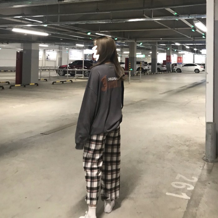 SET ÁO TAY DÀI + QUẦN SỌC ULZZANG | BigBuy360 - bigbuy360.vn