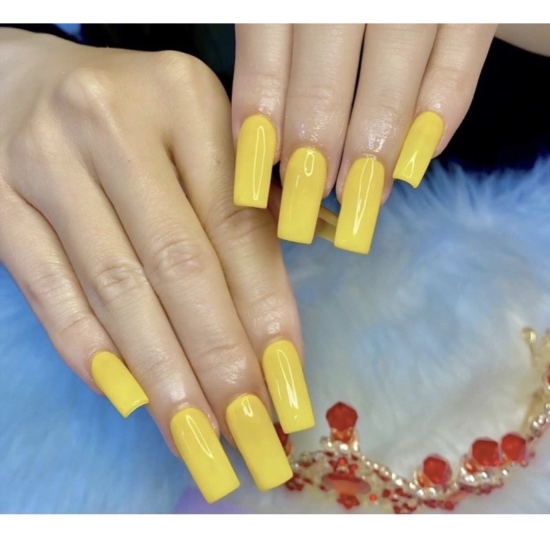 Sơn gel móng tay màu vàng, Bộ nail của mùa hè được yêu thích