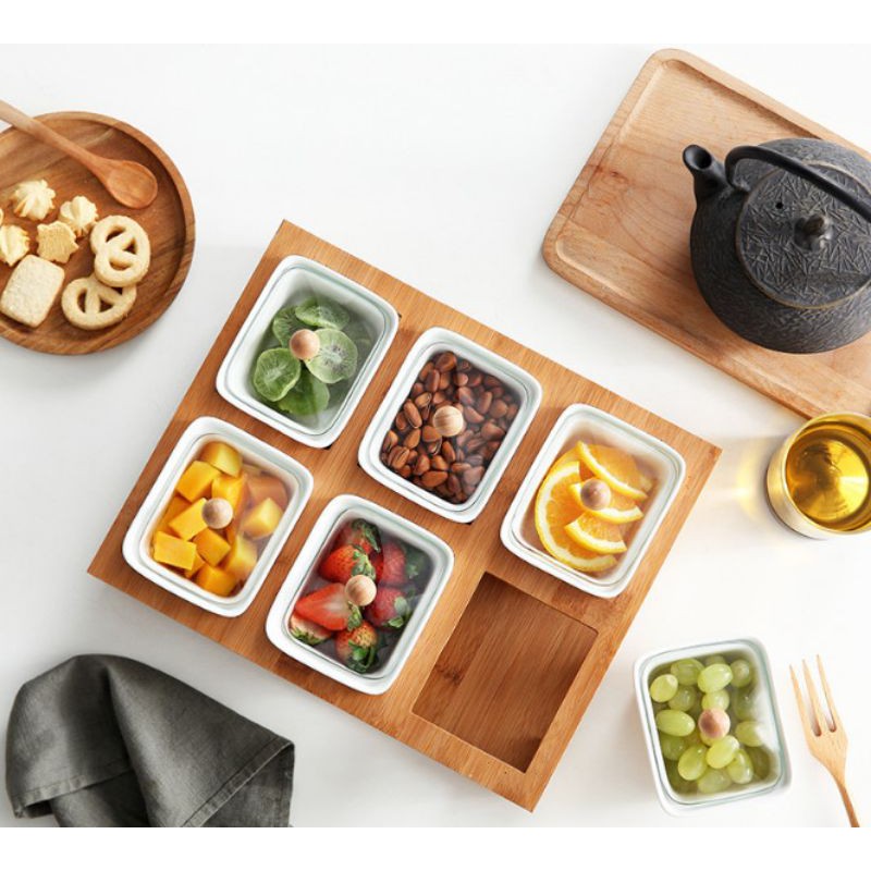 KHAY SỨ TRẮNG ĐẾ TRE ĐỰNG MỨT