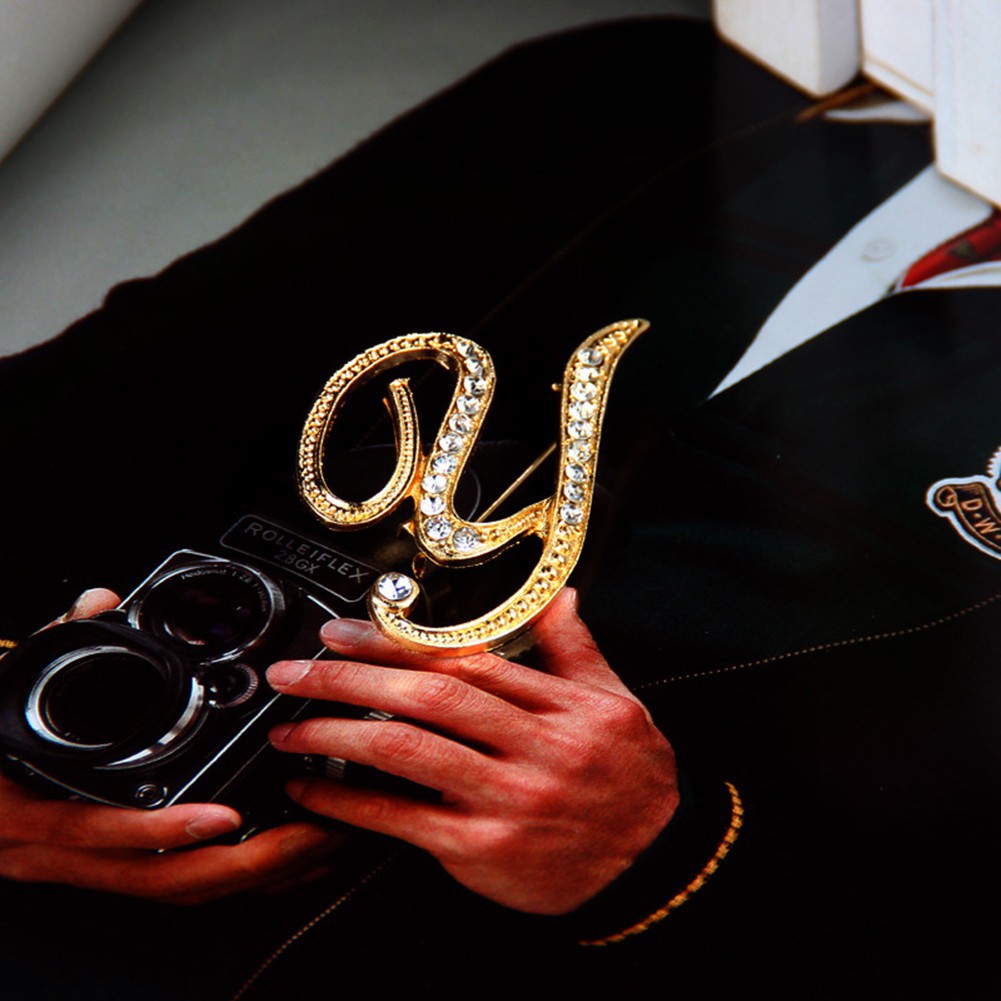 Trâm cài thiết kế hình chữ cái đính đá sang trọng