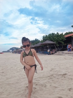Bikini bé gái ( ảnh thật)