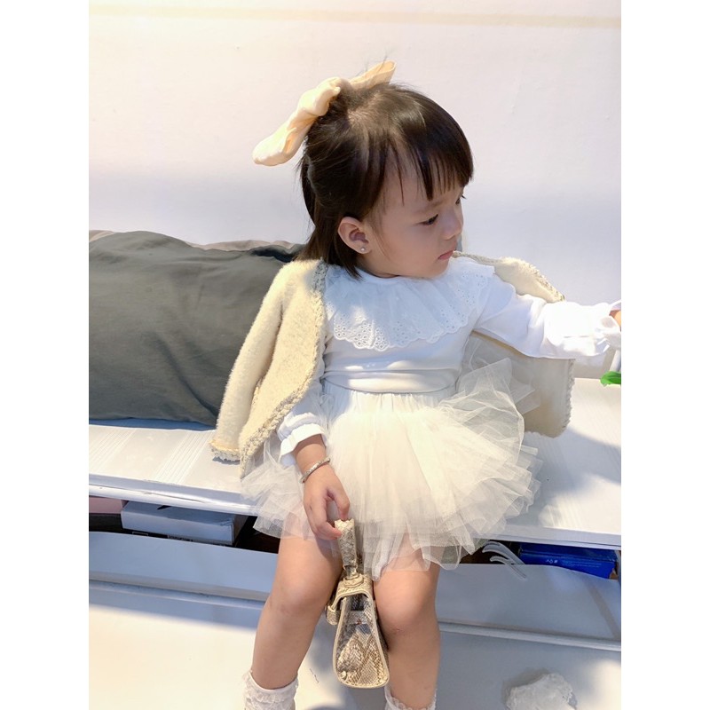 Áo cổ ren bé gái