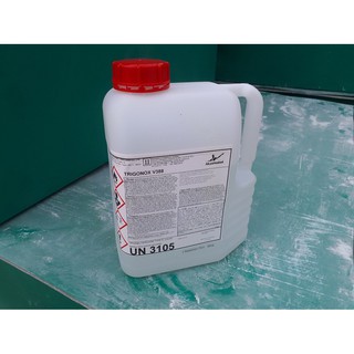 Chất xúc tác nhựa polyester ( chất đóng rắn)