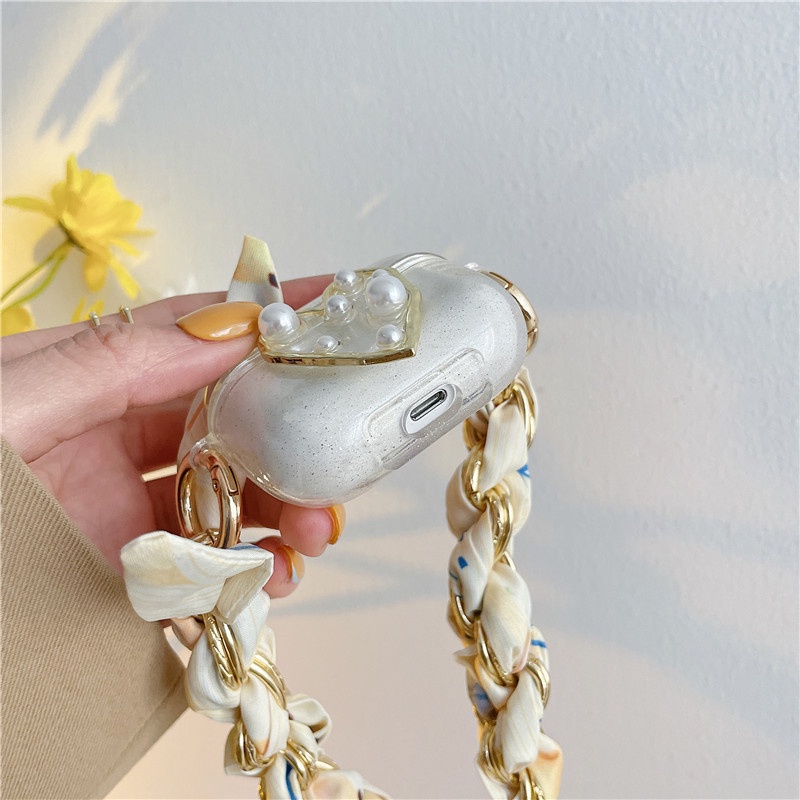 Vỏ Bảo Vệ Hộp Sạc Tai Nghe Airpods 1 2 3 Pro Trong Suốt Phối Dây Xích Kim Loại Họa Tiết Trái Tim Thời Trang