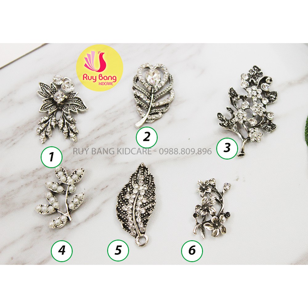 Cành lá kim loại, center đá đính hoa vải handmade