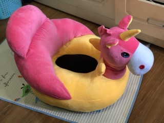 Ghế tập ngồi ( ghế sofa ) cho bé Huggies