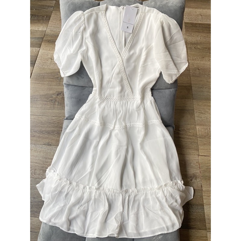 Đầm nữ trắng dự tiệc dễ thương cổ V ren đắp chéo mã [REN CHÉO] | BigBuy360 - bigbuy360.vn