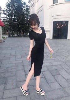 đầm cổ tim xẻ tà