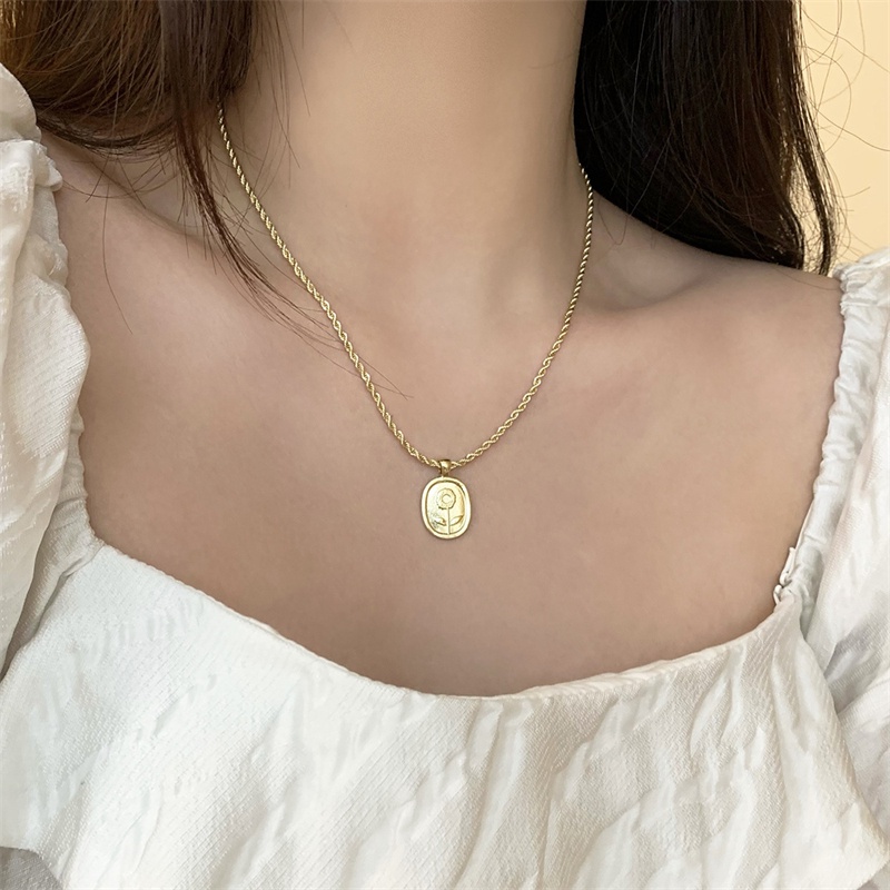 Dây Chuyền Mặt Hình Hoa Hướng Dương Phong Cách Pháp Thời Trang Mới 2022 Cho Nữ F671