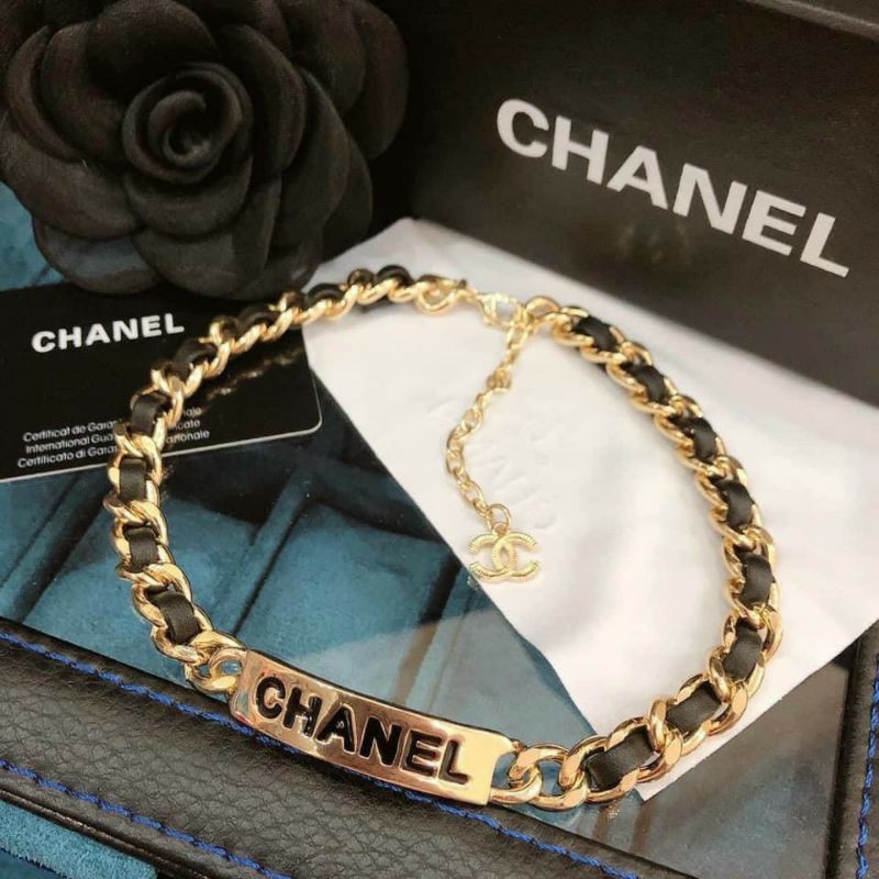 dây cổ kết với da sin.