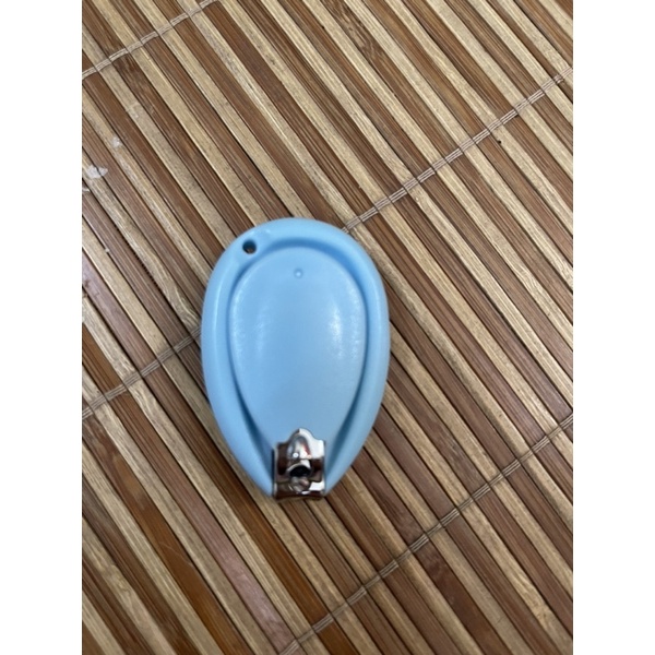bấm móng tay