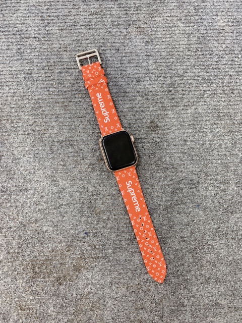 Dây da dành cho Apple Watch in hoạ tiết superme cá tính