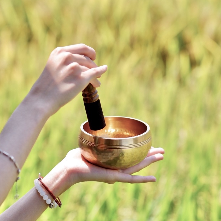 Chuông Xoay Nepal, Bát Hát, Singing Bowl Chữa Lành, Chuông Xoay Kèm Dùi Và Đế Gấm Size 8cm, 11cm, 15cm Yoga, Thiền