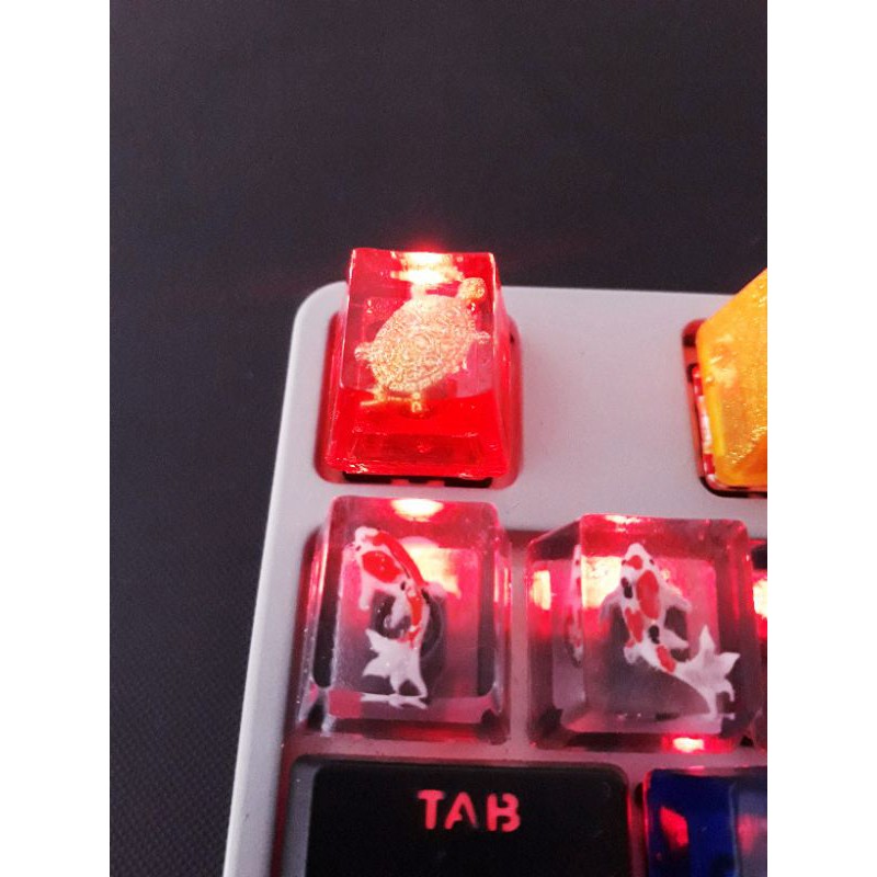 Keycap rùa vàng xuyên led trang trí bàn phím gaming.