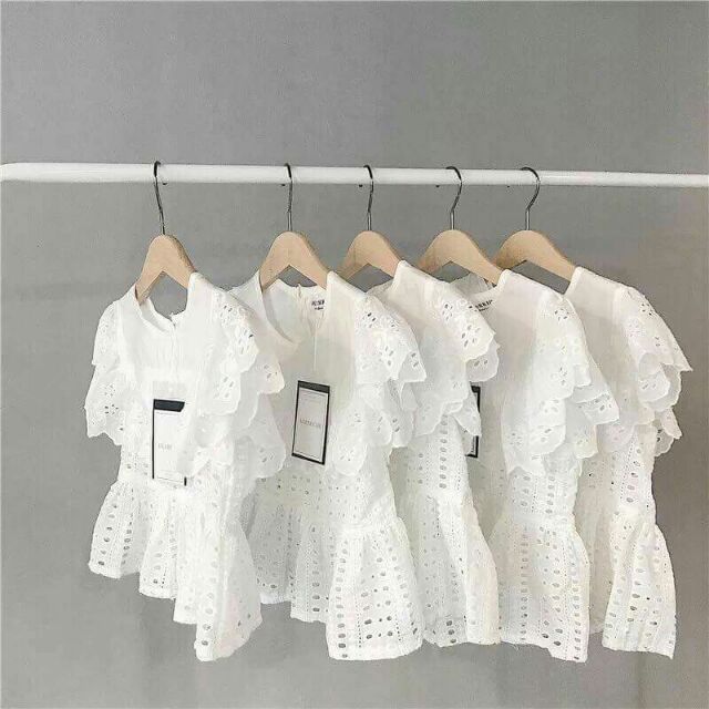 Váy trắng bé gái