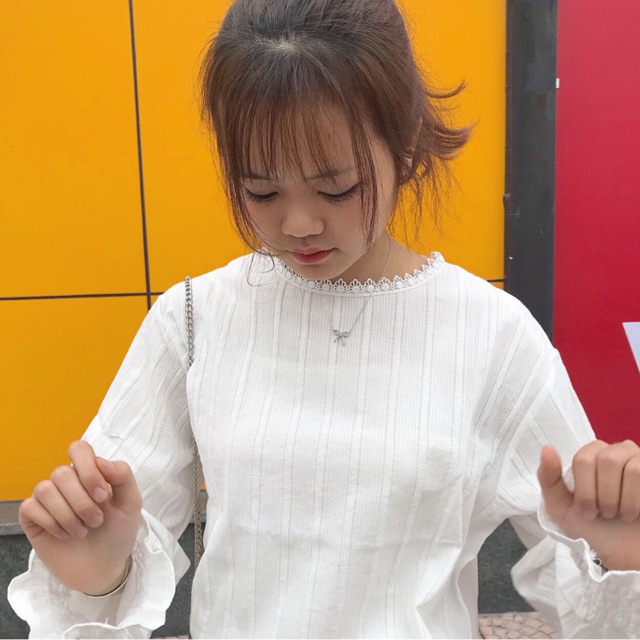 Sơ mi cổ ren tay bồng