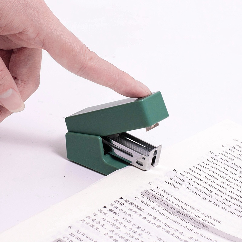 Bộ Dụng Cụ Dập Ghim Mini Bằng Kim Loại Màu Sắc Kèm 640 Kim Bấm 24 / 6 C6345