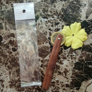 Dụng cụ cạo gió .