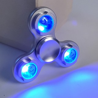 Con Quay 3 Cánh Có Đèn LED