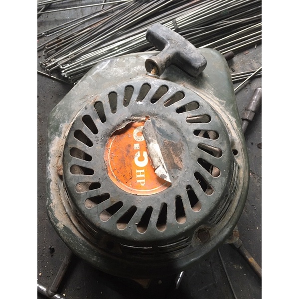 Tay giật máy phát điện