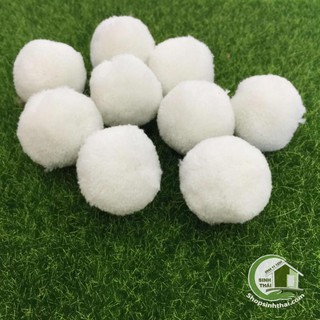 Ba cục bông len màu trắng