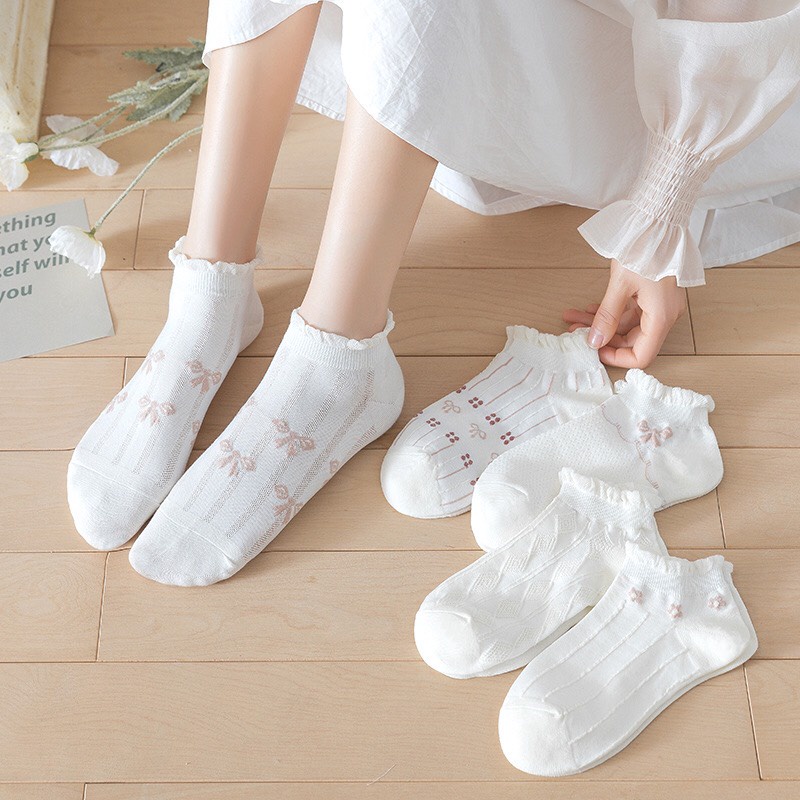 Tất nữ cổ ngắn bèo nhún màu trắng điểm họa tiết phong cách hàn quốc xinh xắn đáng yêu chất liệu co dãn thấm hút mồ hôi