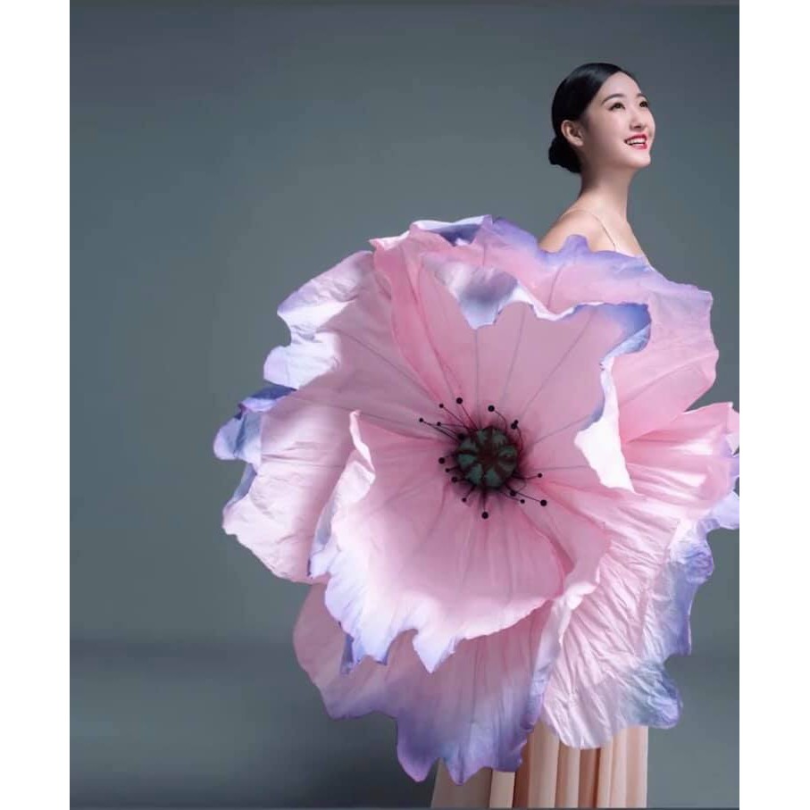 Hoa khổng lồ dùng làm đạo cụ chụp ảnh, múa, biểu diễn, Backdrop, trang trí không gian rất nổi bật. Hoa cụp, nở theo ý.