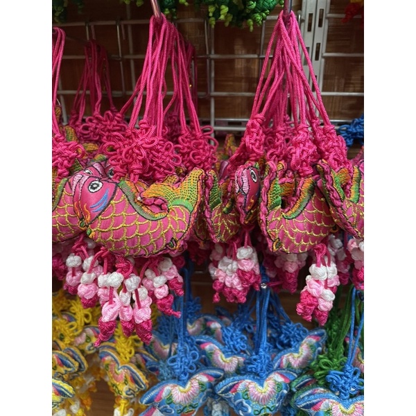 Móc khoa thổ cẩm hình thêu