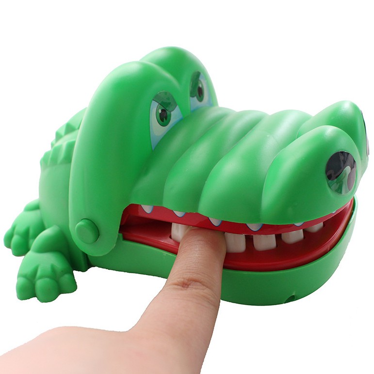 Hàm răng cá sấu cắn ngón tay cho bé chơi giải trí cùng cha mẹ người thân rất dễ chơi và vui nhộn ( Hàm Cá Sấu )