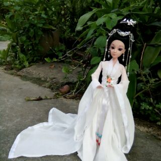 Búp bê cổ trang