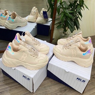 (Video cận cảnh) Giày Sneaker kem gót hologram