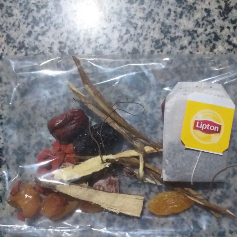 Set lipton kèm các loại thảo quả ,giá rẻ ,sẵn chỉ cần cho ra ly chế nước sôi ,đường và uống (đá).bán cafe rất thích hợp