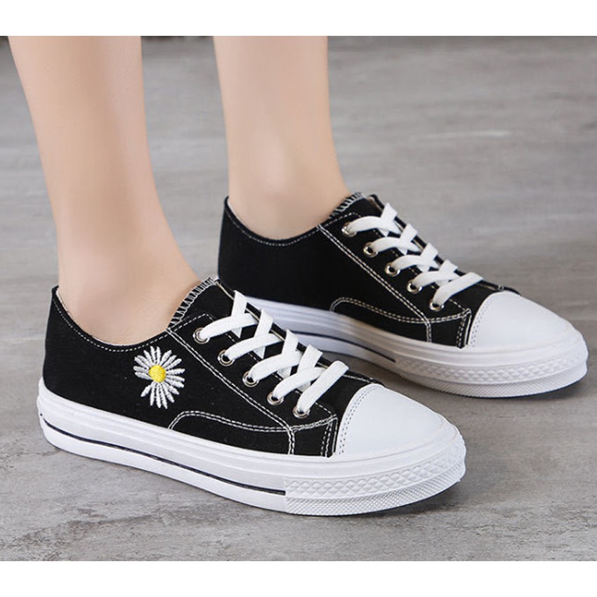 GIÀY NỮ, GIÀY SNEAKER THẤP CỔ THÊU HOA CÚC GR 24 | BigBuy360 - bigbuy360.vn