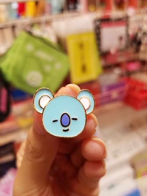 Huy hiệu pin cài BT21 kim loại