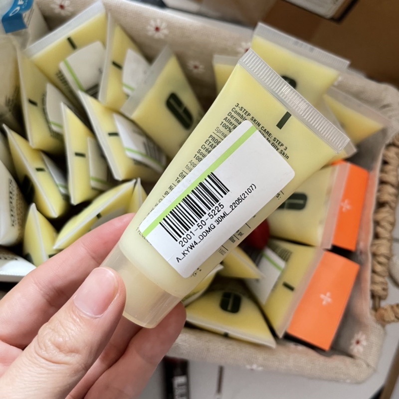 Kem dưỡng ẩm Clinique Dramatically Oil-free Gel cho da dầu