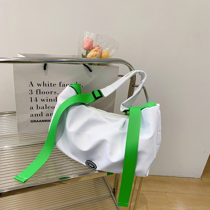 Túi Đeo Vai Vải Oxford Nhẹ Thêu Họa Tiết Thời Trang