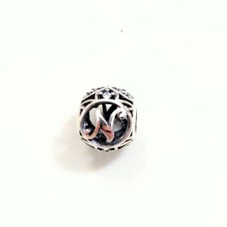 Charm chữ bạc 925 của Bamoer