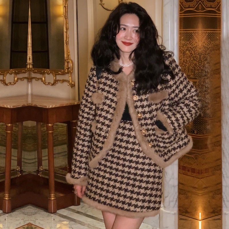 Set áo khoác+váy dạ tweed viền lông hoạ tiết răng sói