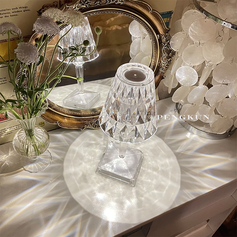 Đèn Pha Lê Để Bàn Sạc Usb Ba Màu Sang Trọng Phong Cách Ý