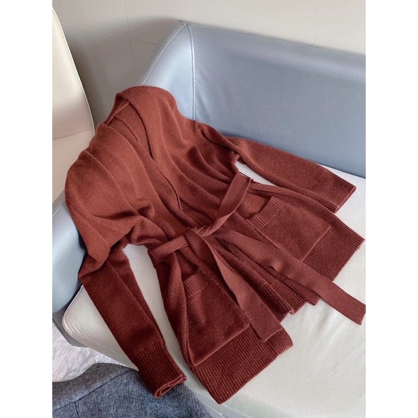 Áo len cashmere lười, dài giữa và túi lớn, sang chảnh mà dễ mặc. | BigBuy360 - bigbuy360.vn