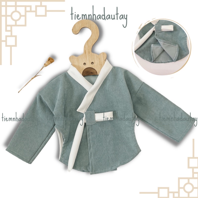 Khoác Hanbok dài tay cho bé