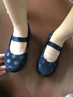 Giày chấm bi bé gái màu navy