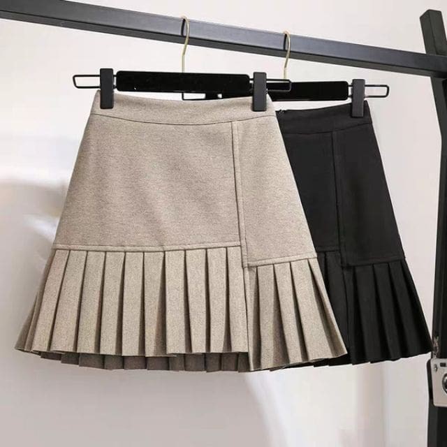 Chân váy xếp ly chéo