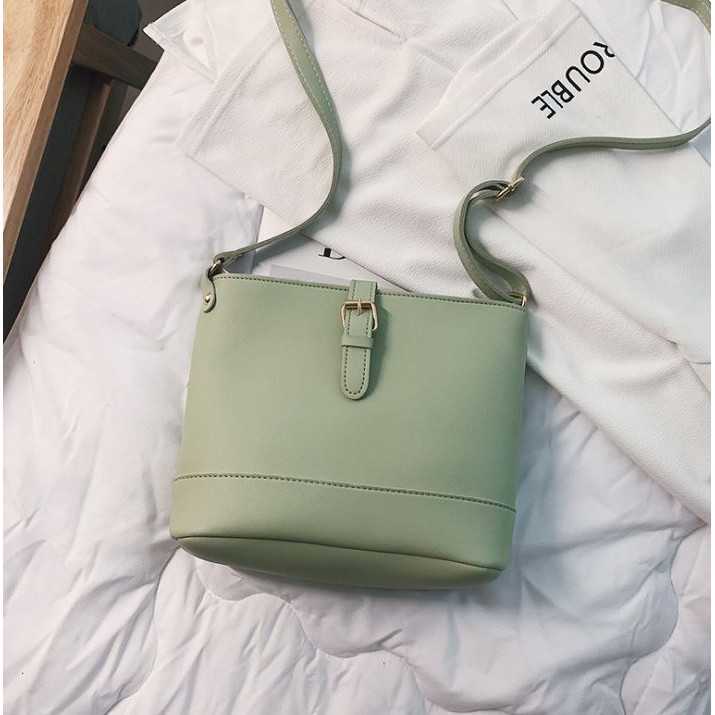 Túi xách da trơn khóa cài sang trọng - T778