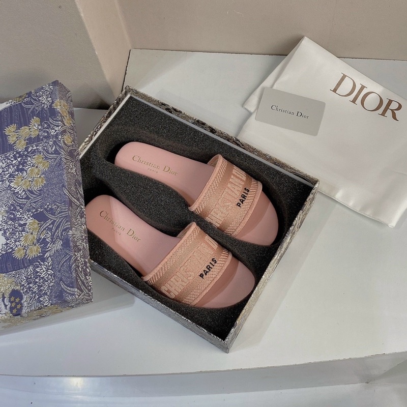 Dép dior hoạ tiết