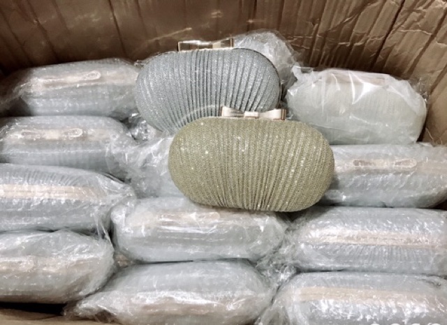 Clutch dự tiệc đính nhũ khoá nơ sang chảnh | BigBuy360 - bigbuy360.vn